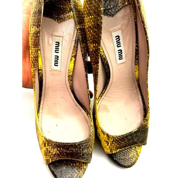 Miu Miu yellow girasole peep-toe pump in a python-print leather size 37 - Picture 5 of 10